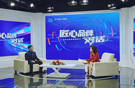 2022年央視匠心邀請(qǐng)朗通裝飾洪總做客欄目組，對(duì)話李雨霏老師